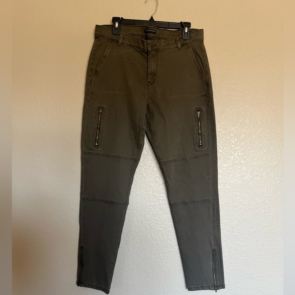 Banana Republic Women’s Dark Olive zipper detail pants